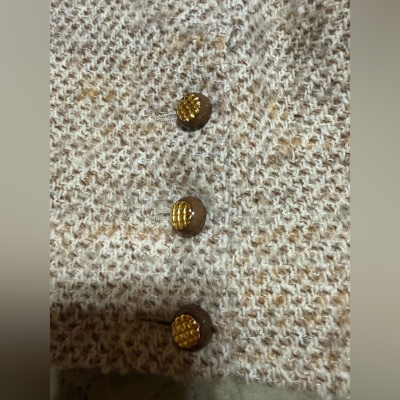 CHANEL Beige Tweed Suit - Picture 14 of 16